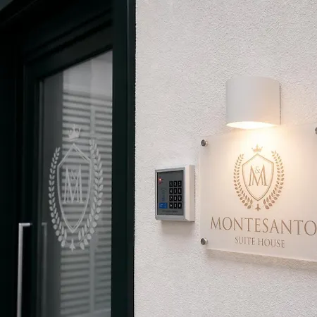 Montesantogroup House Nel Centro Di Naples