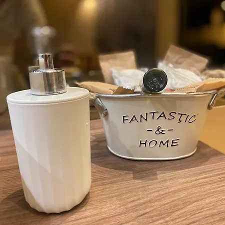 Holiday home Montesantogroup House Nel Centro Di *