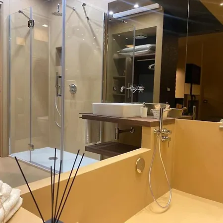 Montesantogroup House Nel Centro Di * Naples