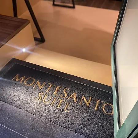 Holiday home Montesantogroup House Nel Centro Di *