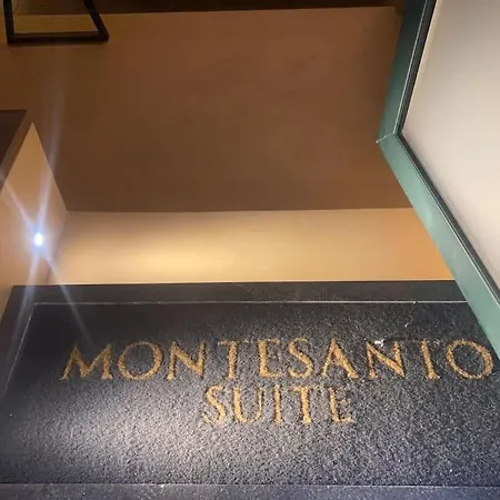 Montesantogroup House Nel Centro Di Holiday home Naples